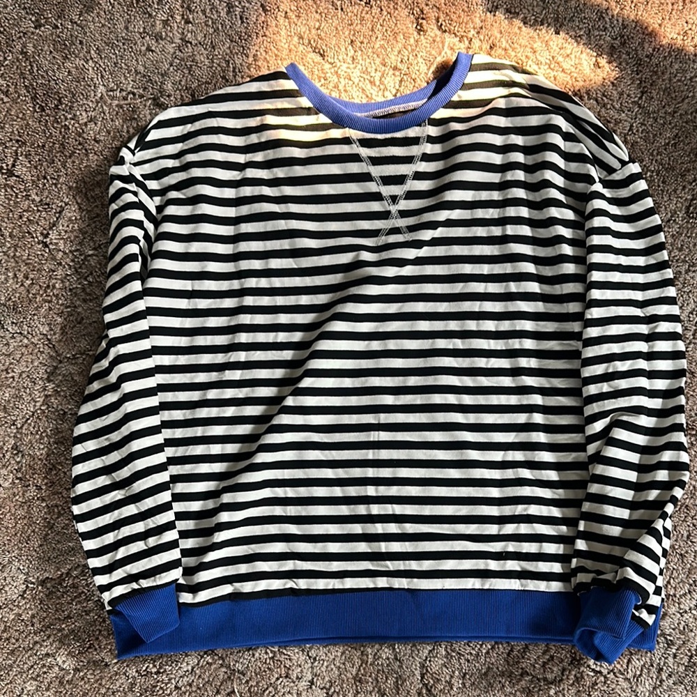 Amazon Black and White Crew Neck Sweater